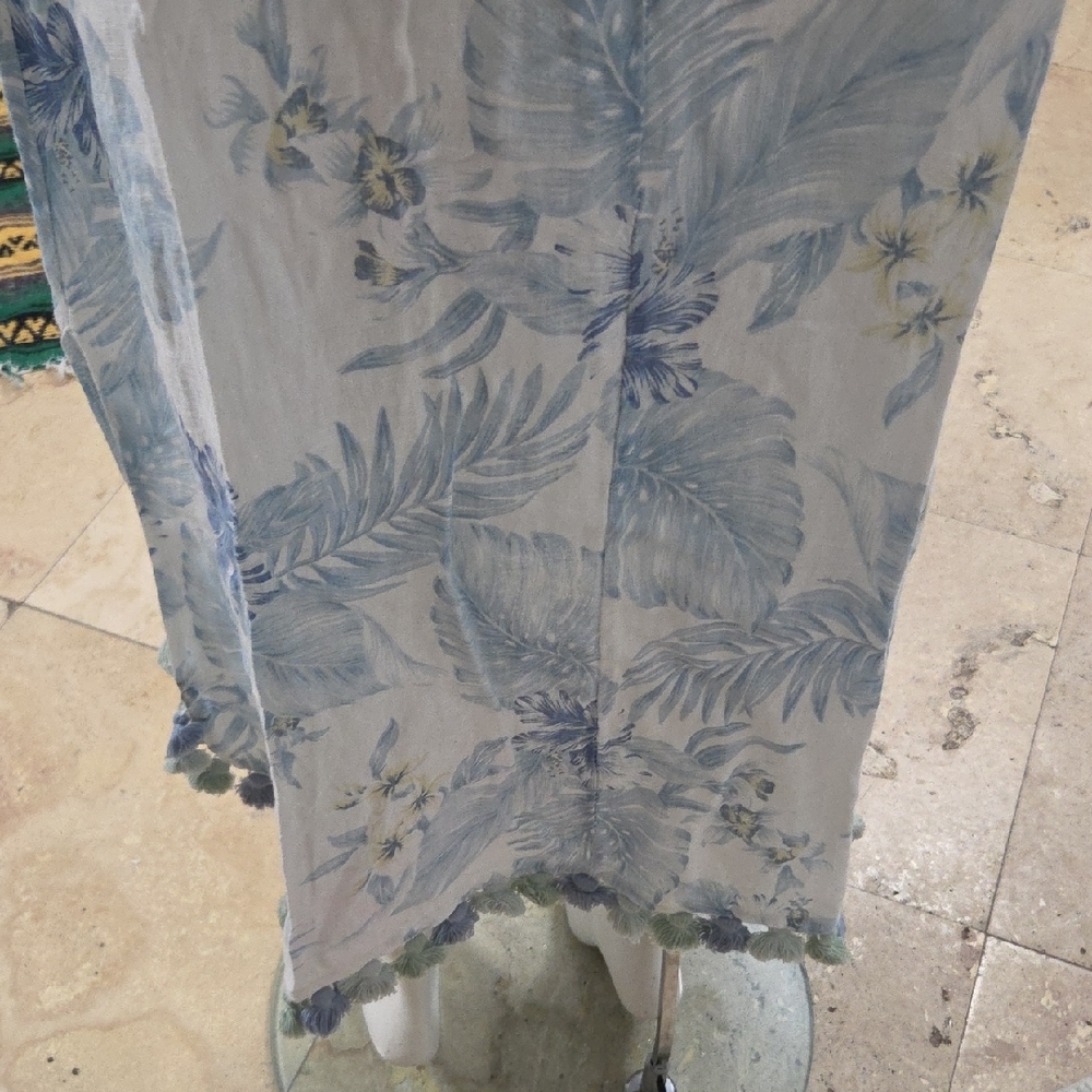 Lungo L'Arno brand women's linen dress features a blue and white tropical floral - Picture 5 of 7